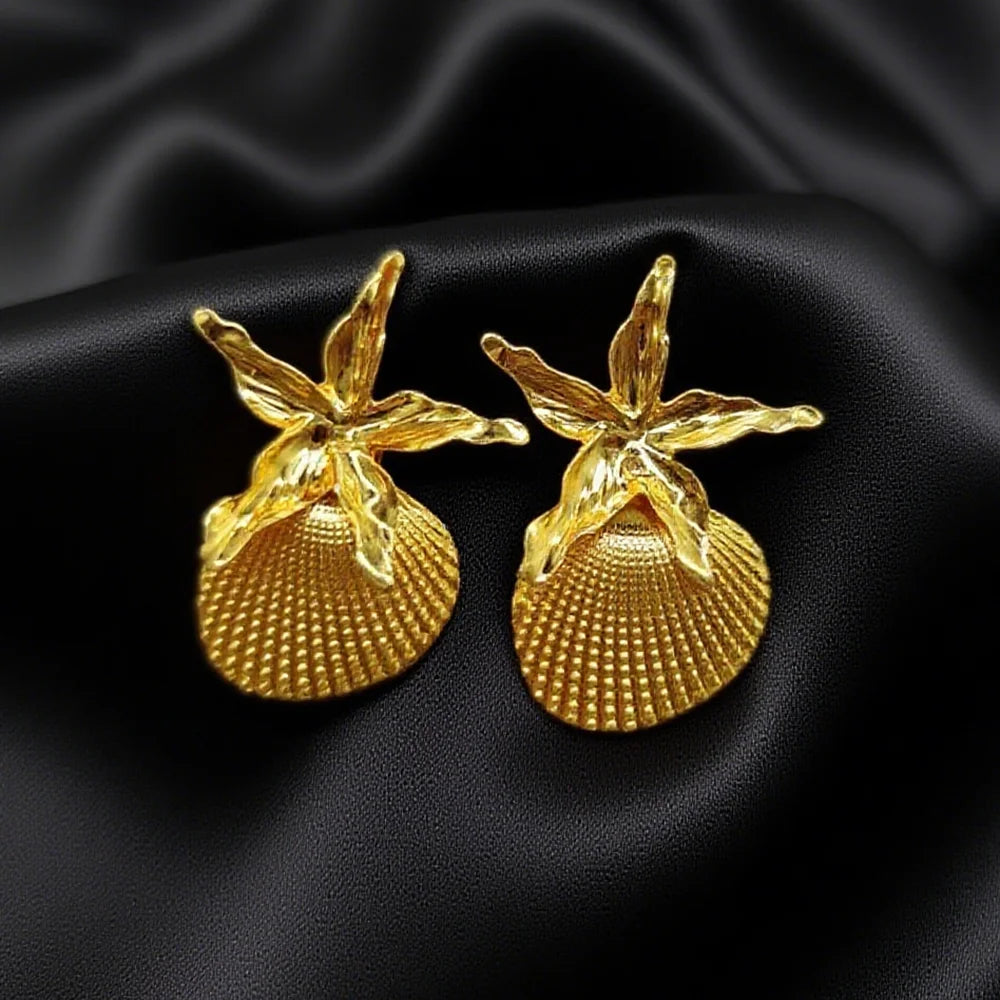 Cute Love Heart Earrings for Women Fashion Gold Color Stainless Steel Earrings Heart Design Earrings Anniversary Gift