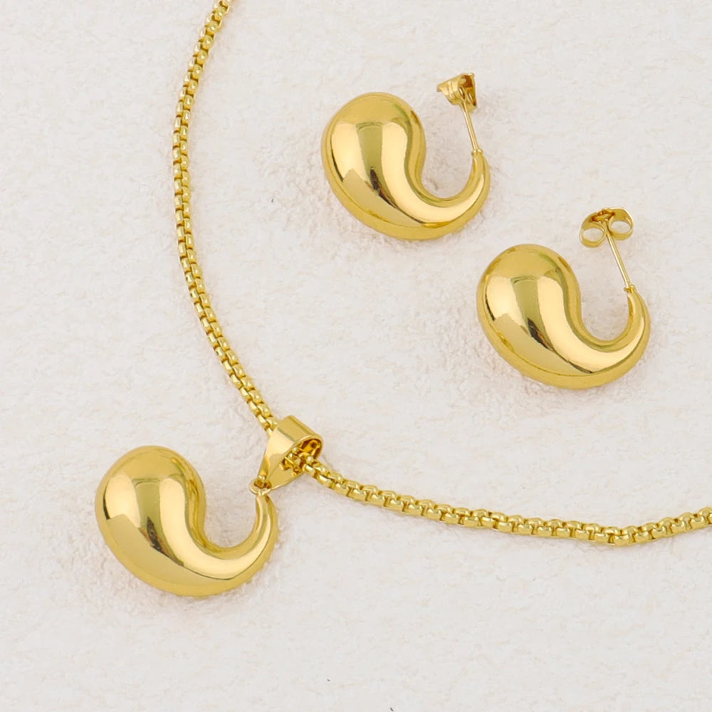 Fashionable Gold Plated Necklace And Earrings Set for Women Charms Jewelry for Women Simple Elegant Jewelry Party Wedding Gift