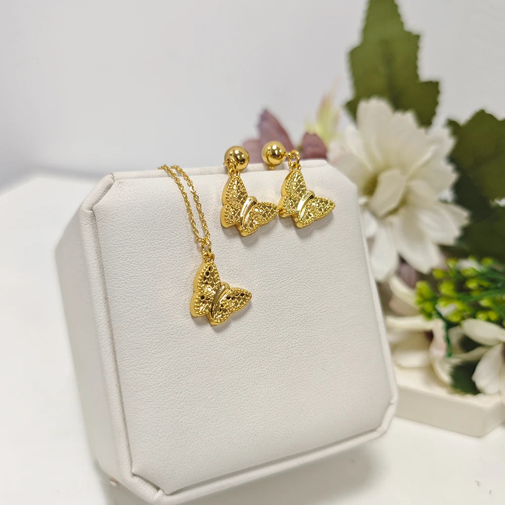 Pretty Girl Gold Color Trendy Four Jewelry Set Delicacy Earrings Clavicle Chain Set Shine Pendant Apply to Party Wedding Gift