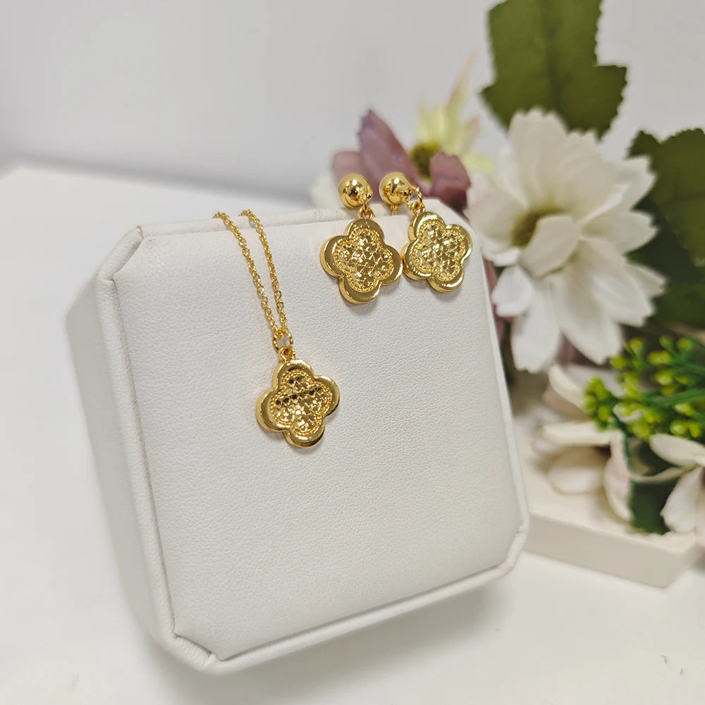 Pretty Girl Gold Color Trendy Four Jewelry Set Delicacy Earrings Clavicle Chain Set Shine Pendant Apply to Party Wedding Gift