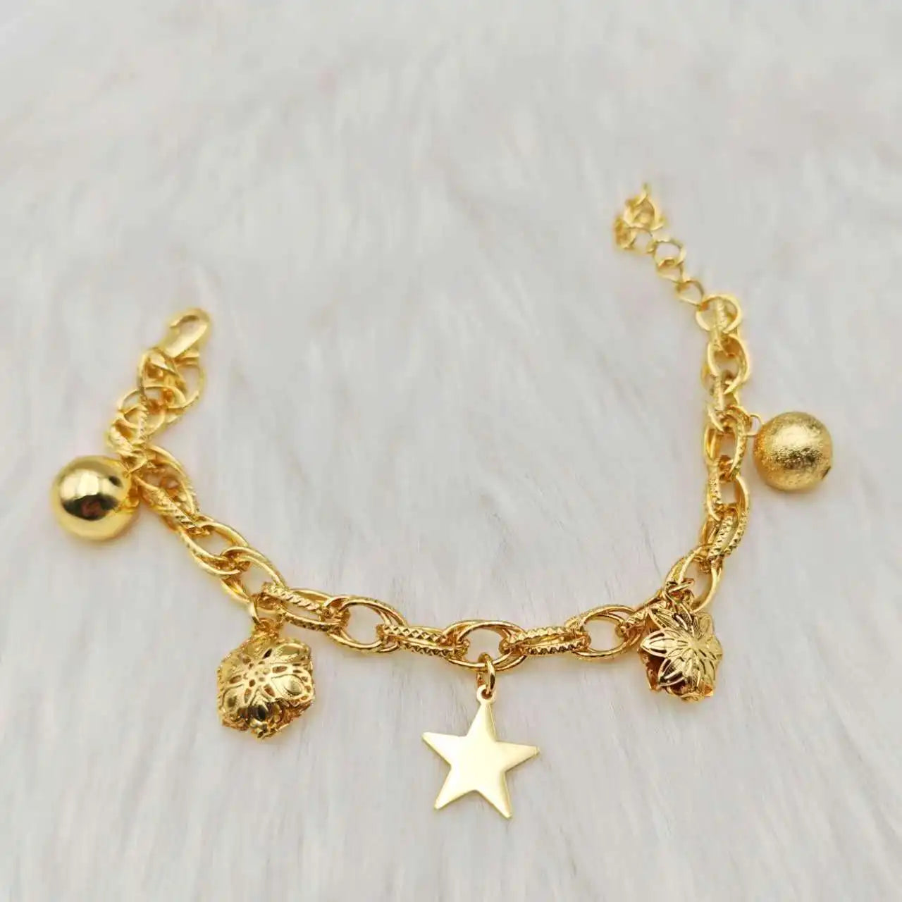 2025 France Fashion Bracelet Gold Color Love Small Pearl Star Pendant Temperament Jewelry Africa Wedding Clothing Accessories
