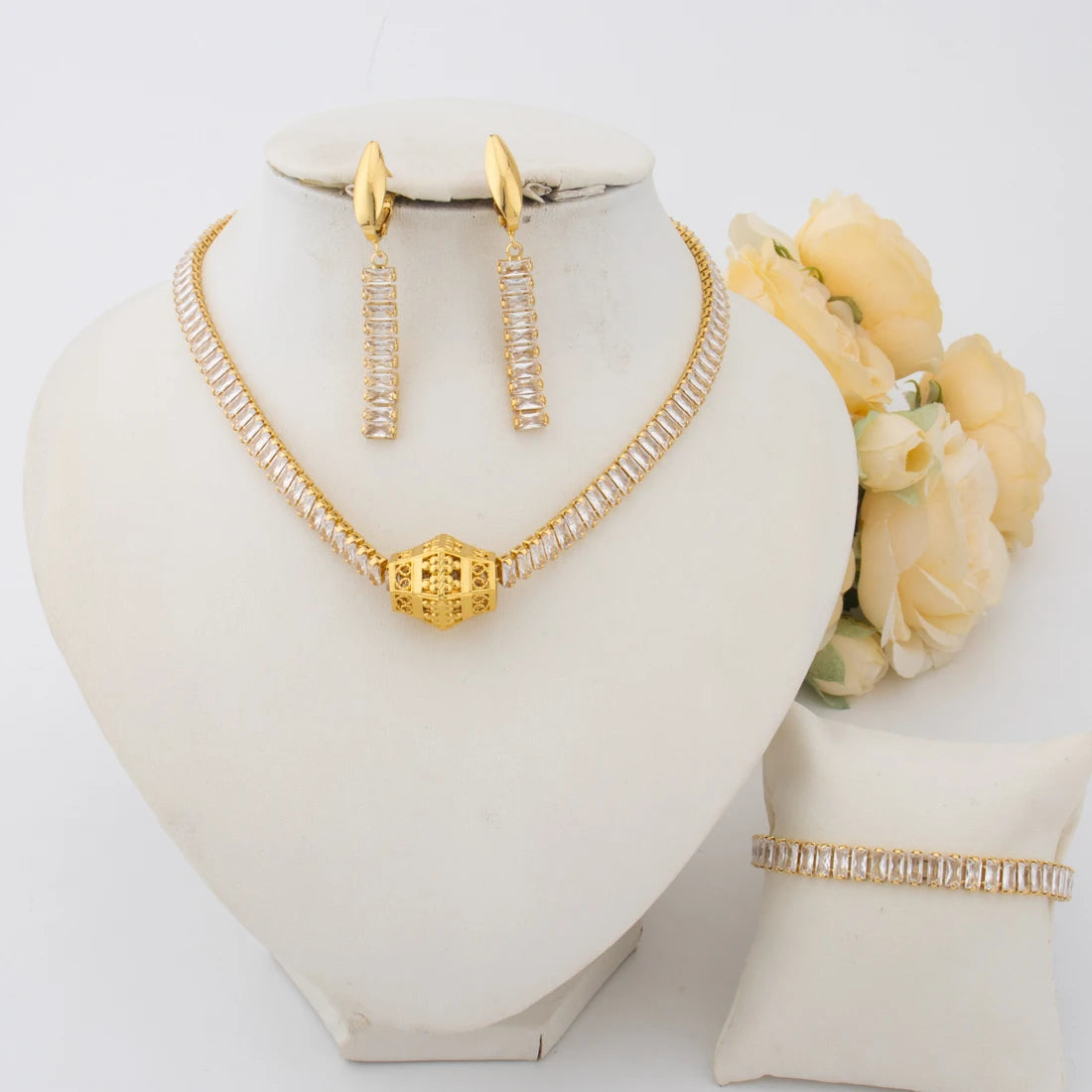 2025 Dubai New Fashion Women Jewelry Set Africa Shiny Earrings Bracelet Gold Color Necklace Gift For Party Banquet Anniversary
