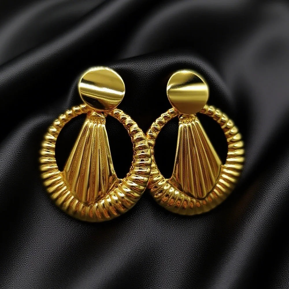 Cute Love Heart Earrings for Women Fashion Gold Color Stainless Steel Earrings Heart Design Earrings Anniversary Gift