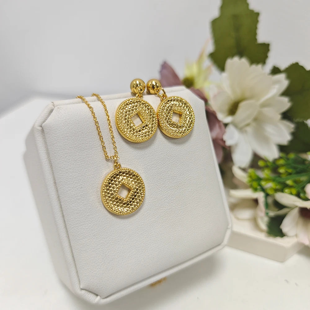 Pretty Girl Gold Color Trendy Four Jewelry Set Delicacy Earrings Clavicle Chain Set Shine Pendant Apply to Party Wedding Gift