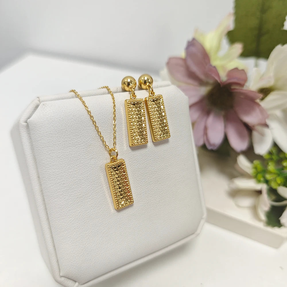 Pretty Girl Gold Color Trendy Four Jewelry Set Delicacy Earrings Clavicle Chain Set Shine Pendant Apply to Party Wedding Gift