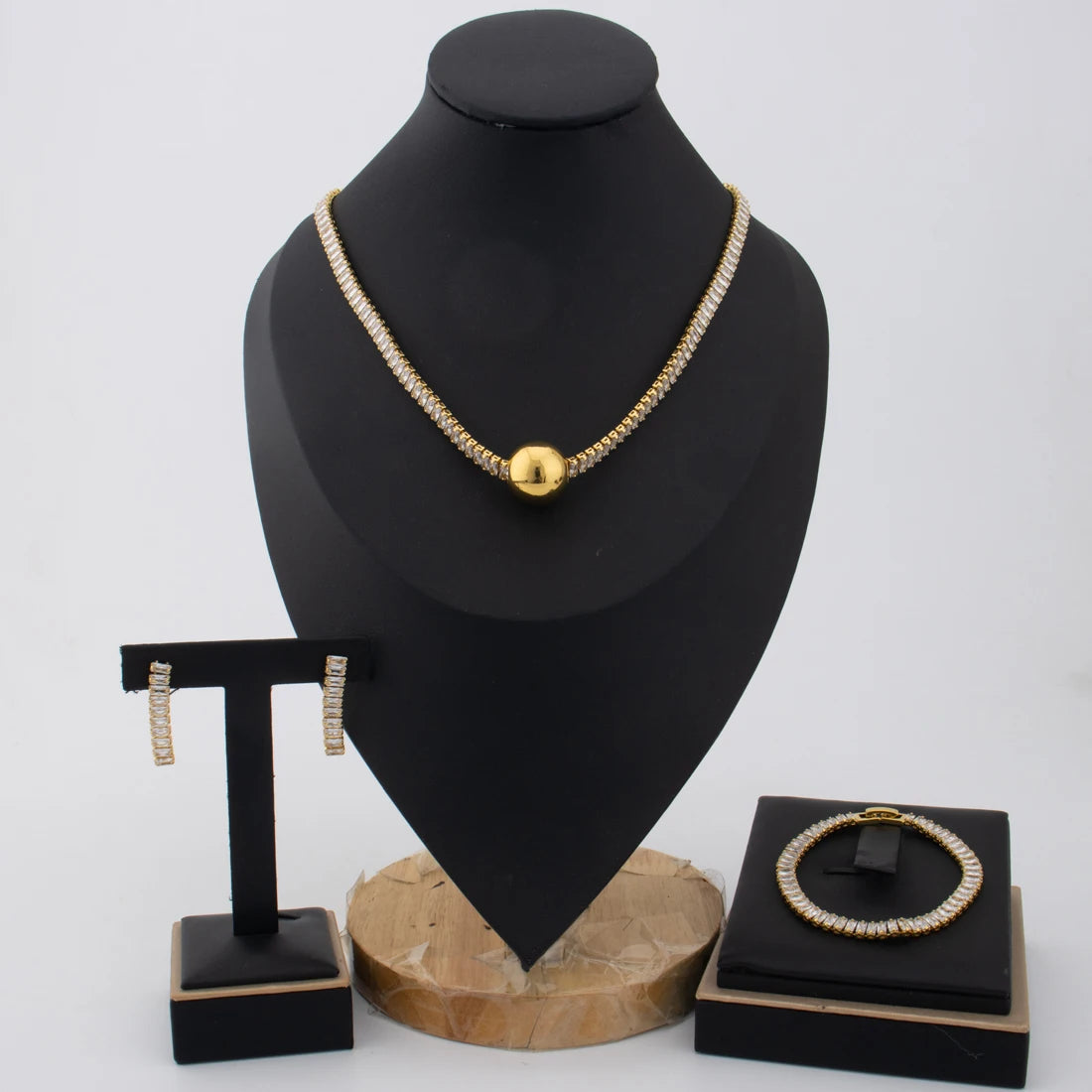 2025 Dubai New Fashion Women Jewelry Set Africa Shiny Earrings Bracelet Gold Color Necklace Gift For Party Banquet Anniversary