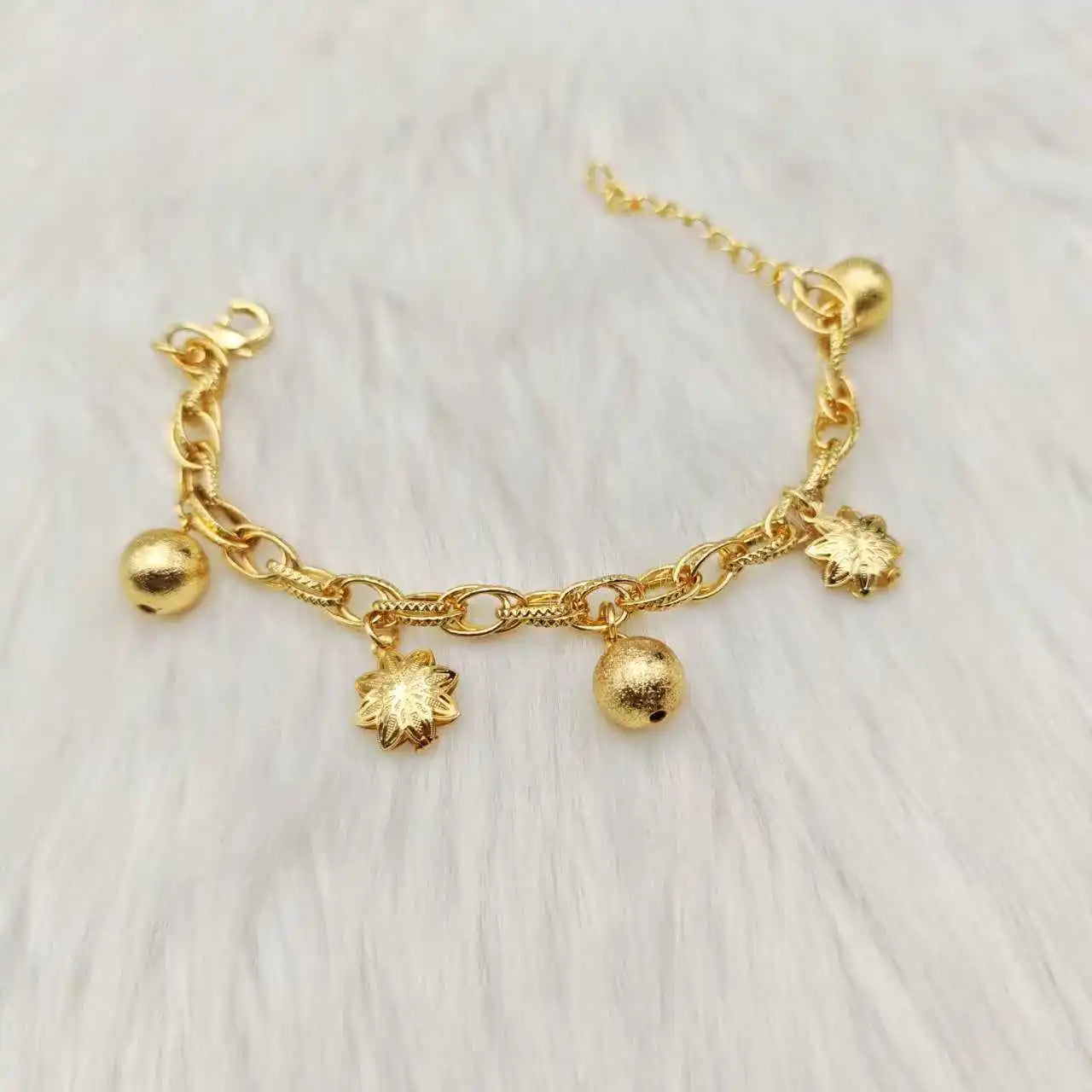 2025 France Fashion Bracelet Gold Color Love Small Pearl Star Pendant Temperament Jewelry Africa Wedding Clothing Accessories