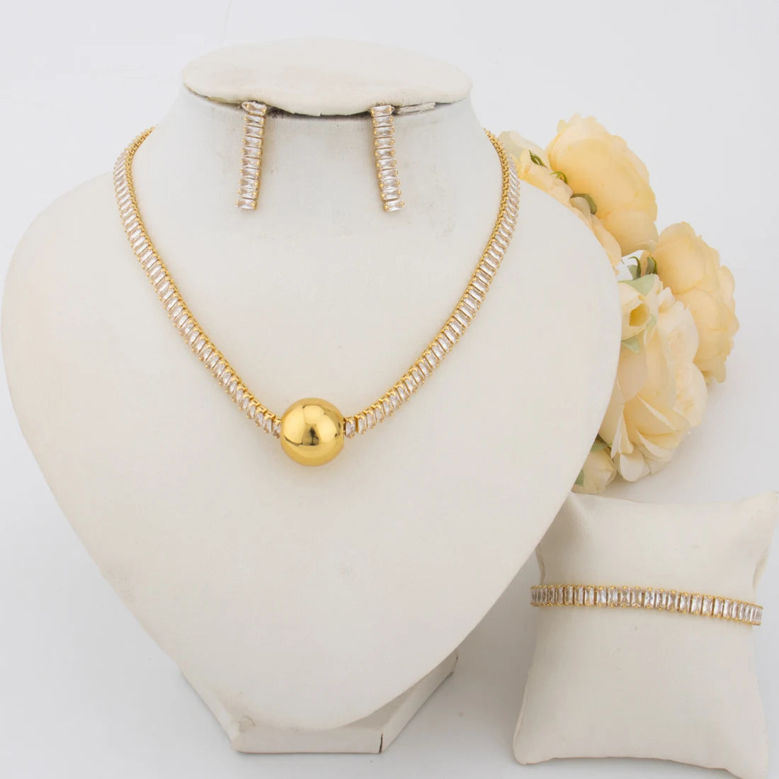 2025 Dubai New Fashion Women Jewelry Set Africa Shiny Earrings Bracelet Gold Color Necklace Gift For Party Banquet Anniversary