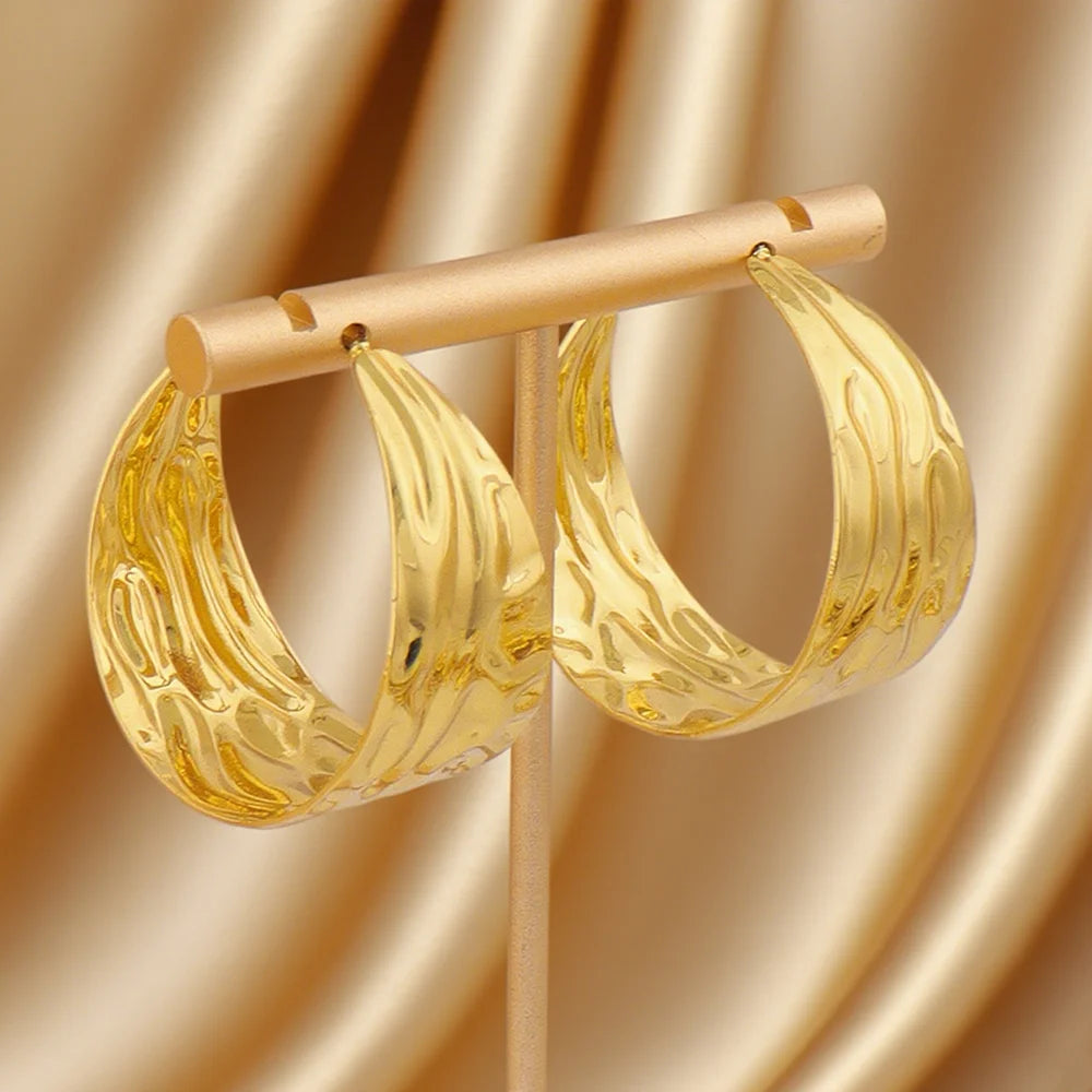 Fashion Metal Geometric Circular Hoop Earrings Classic Wrinkle Texture Design For Women C Shape Earrings Jewelry Gift