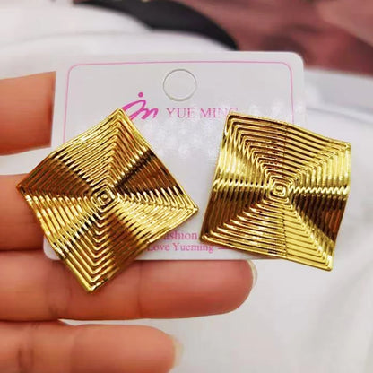 Women's Trendy Earrings Temperament Gold Color Irregular Love Earrings Fashion Dressing Date Outdoor Travel Banquet Party Gift