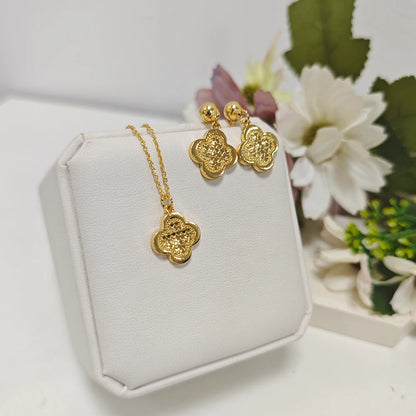 Pretty Girl Gold Color Trendy Four Jewelry Set Delicacy Earrings Clavicle Chain Set Shine Pendant Apply to Party Wedding Gift