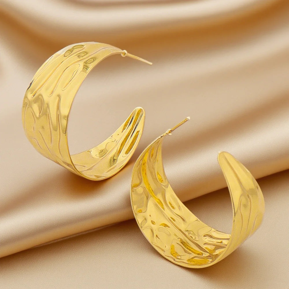 Fashion Metal Geometric Circular Hoop Earrings Classic Wrinkle Texture Design For Women C Shape Earrings Jewelry Gift