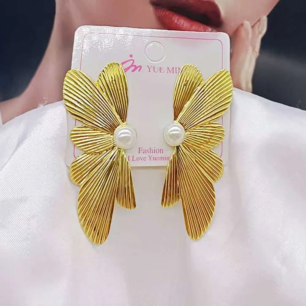 Popular Imitation Pearls Earrings Geometric Unusual Stud Earrings for Women Gold Plated Jewelry Versatile Daily Statement Bijoux