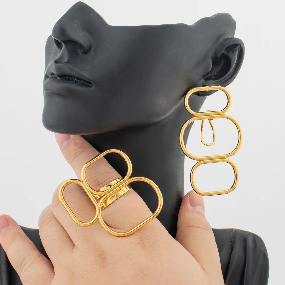 Fashion Women Jewelry Set for Party Gold Color Clip Earrings and Finger Ring 2Pcs Set Exquisite Hollow Out Earrings Ring Jewelry