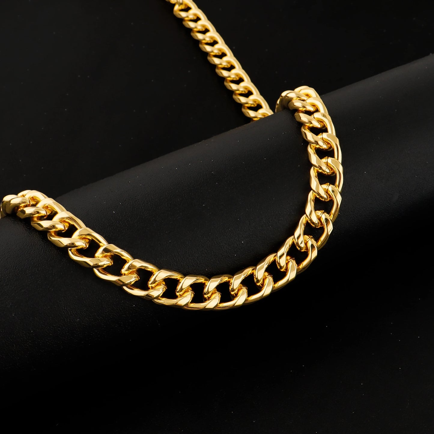 Classic Cuban Chain Set Necklace and Bracelet 2Pieces Set for Men and Women Suitable for Any Occasion