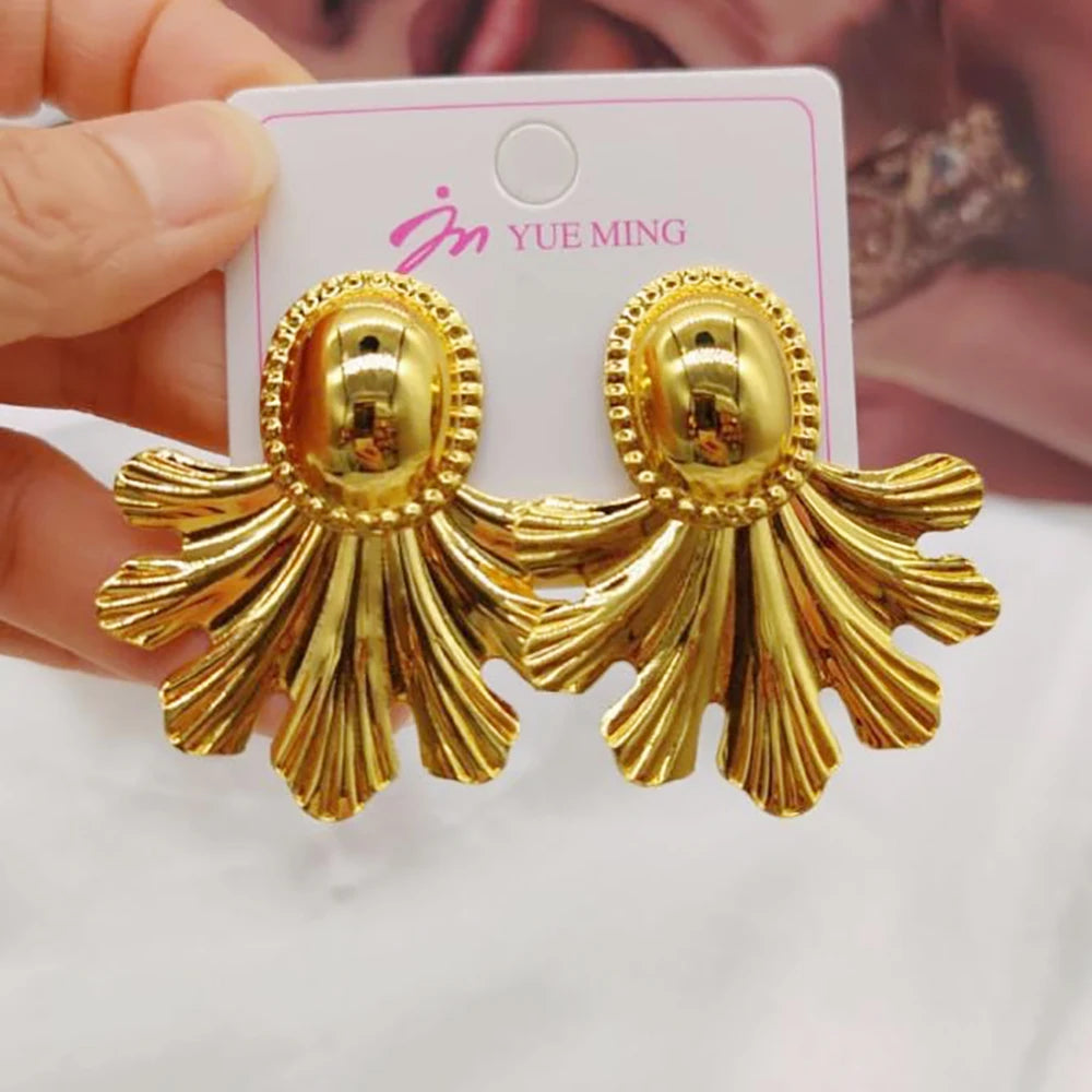 Geometry Metal Earrings Daily Wear Fashion Irregular Fish Tail Stud Earrings Women Gold Color Banquet Jewelry Birthday Gifts