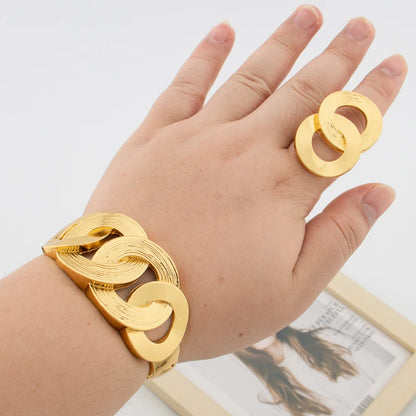 African Gold Color Bangle with Ring Jewelry Set for Party Hollow Out Design Hand Bracelet Cocktail Ring 2Pcs Set for Engagement