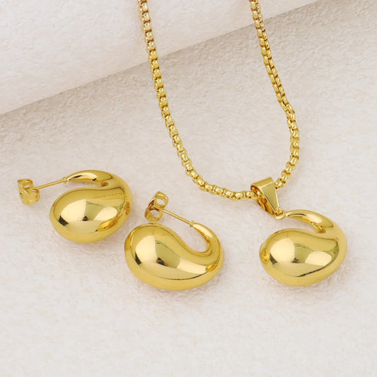 Fashionable Gold Plated Necklace And Earrings Set for Women Charms Jewelry for Women Simple Elegant Jewelry Party Wedding Gift