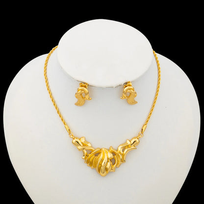 2024 Trend Golden Color Jewelry Set Clip Earrings and Pendant Necklace for African  Color Necklace Lady Elegant Gifts