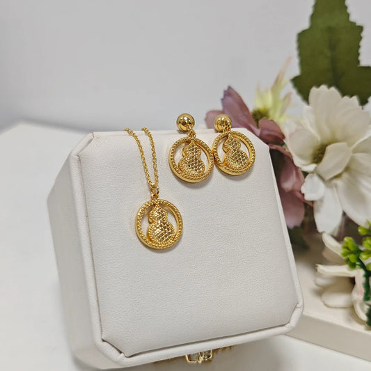 Pretty Girl Gold Color Trendy Four Jewelry Set Delicacy Earrings Clavicle Chain Set Shine Pendant Apply to Party Wedding Gift