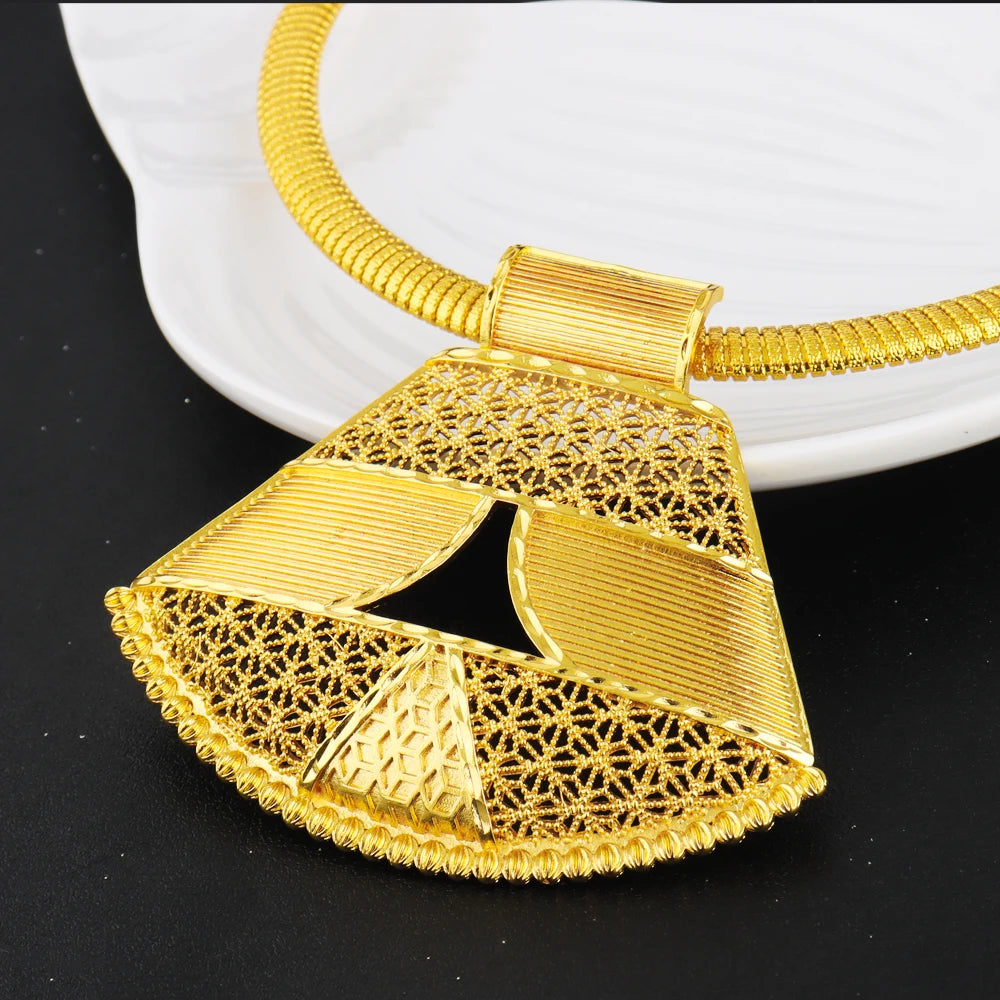 Dubai Elegant Ladies Geometric Fan-Shaped Gold-Plated Earrings Necklace Set Clavicle Chain Ear Hook for Women Holiday Gift