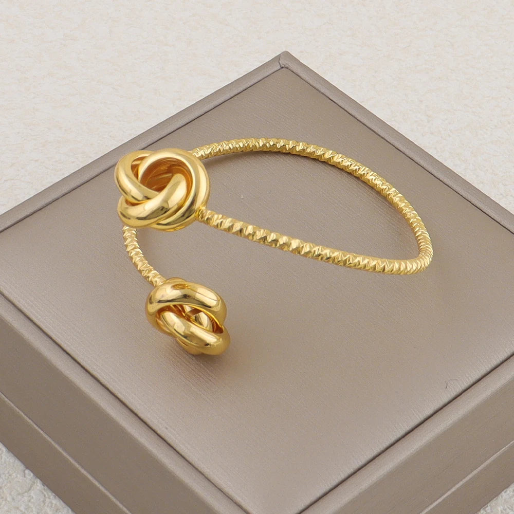 4pcs Set Classic Trendy Gold Color Circle Fried Dough Twist Necklace Earring Bracelet Ring for Women Design Sense Gifts