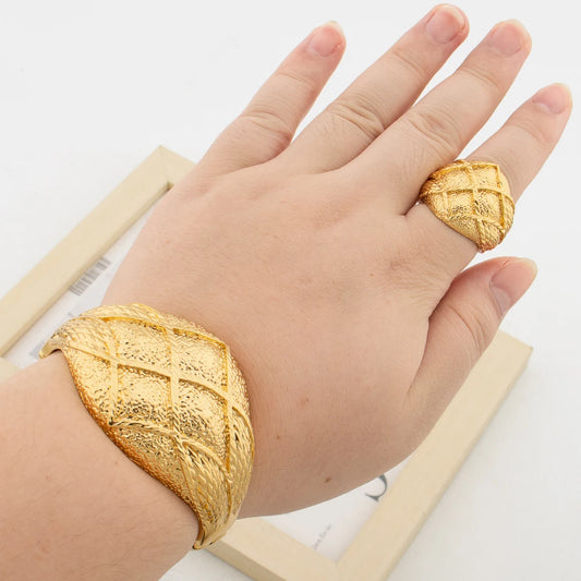 Dubai Bangle Ring Set for Women 18k Gold Color Large Bangle and Ring Bridal Weddings Set Nigerian Classic Design Bangle Ring Set