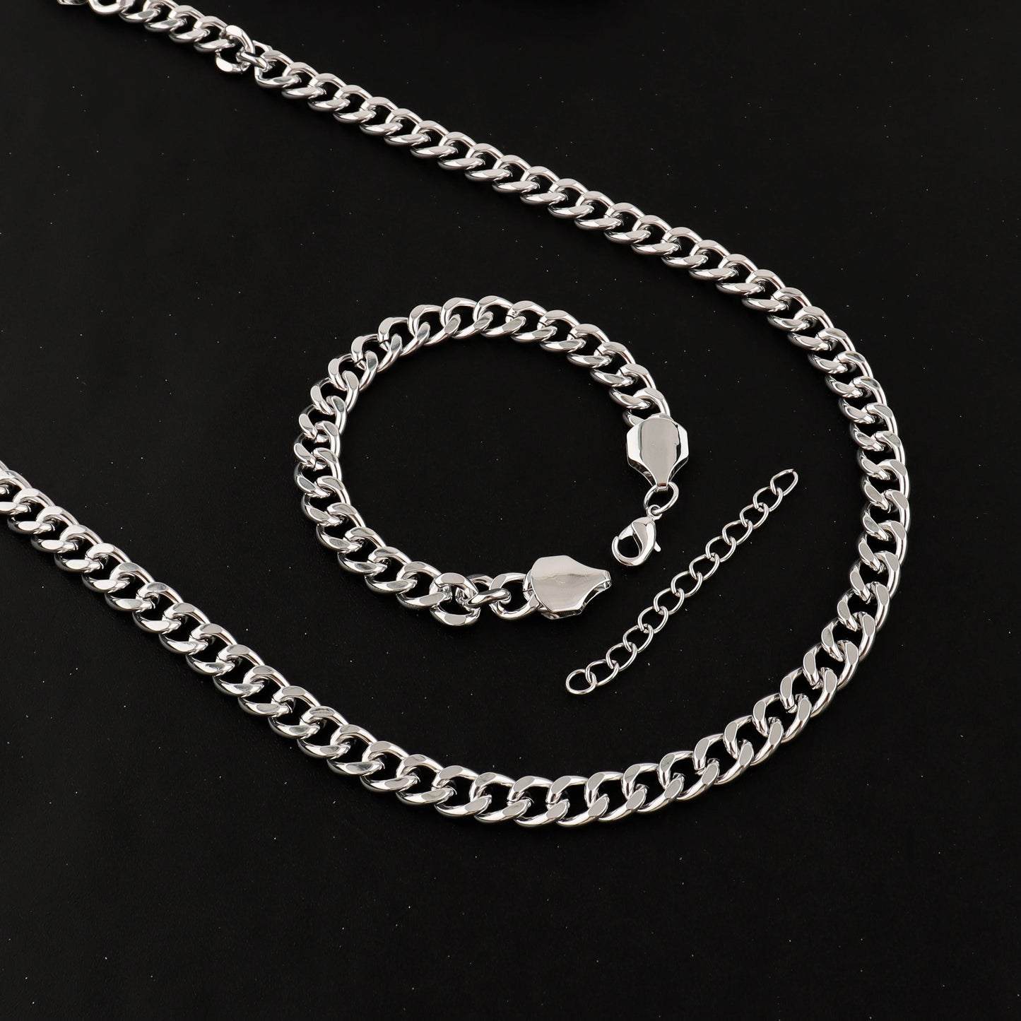 Classic Cuban Chain Set Necklace and Bracelet 2Pieces Set for Men and Women Suitable for Any Occasion