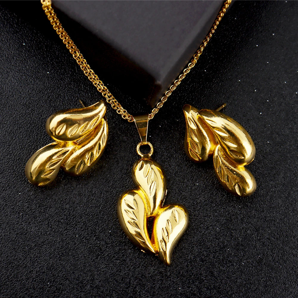 Stainless Steel Woman'Jewelry Set Heart Pendant Necklace Earrings Fashion Korean Golden Love Sets for Wedding Party Gift