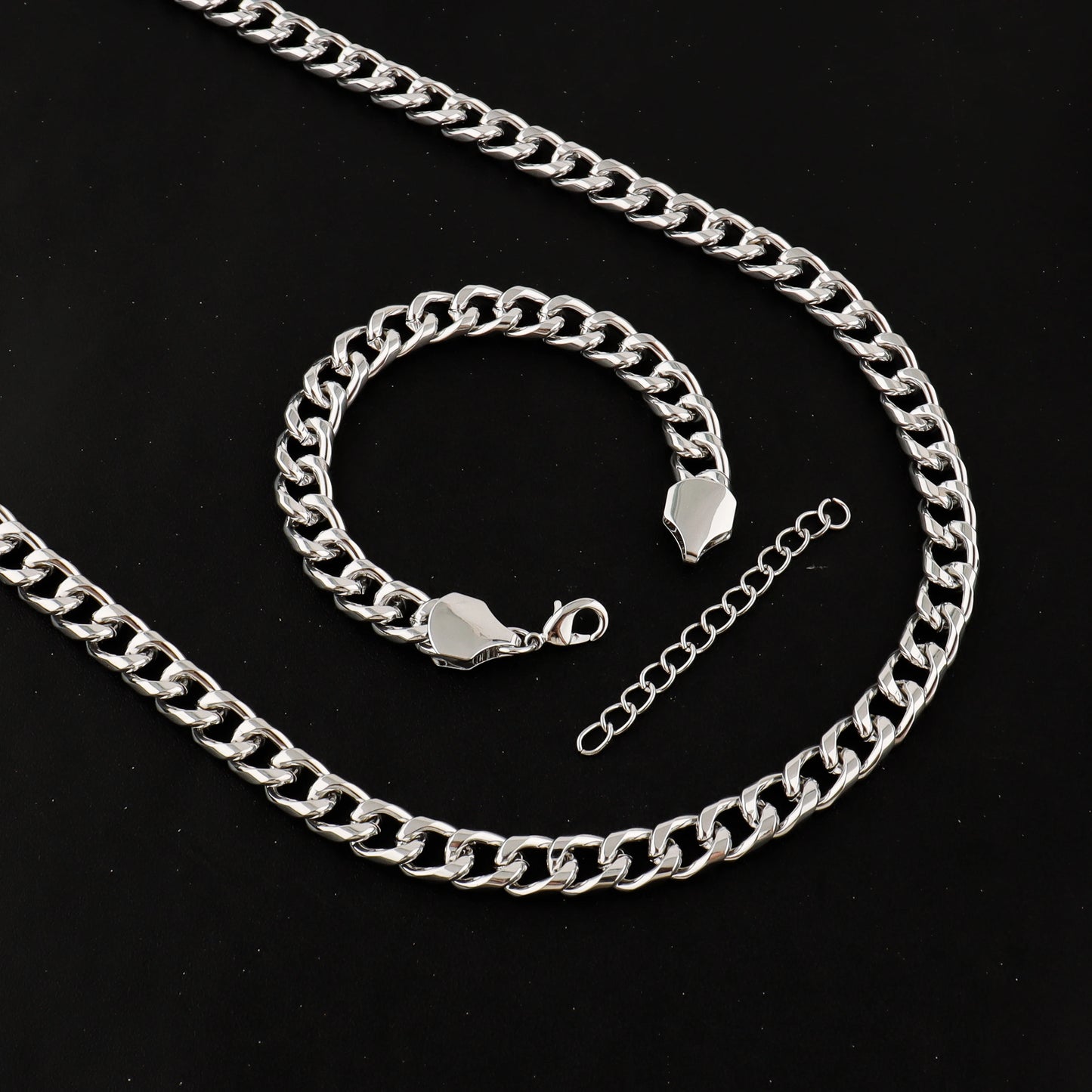 Classic Cuban Chain Set Necklace and Bracelet 2Pieces Set for Men and Women Suitable for Any Occasion
