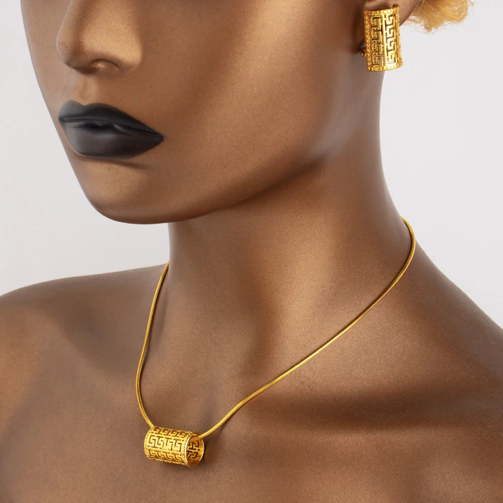 Gold Plated Copper Jewelry Set for Women Vintage Elegant Necklace and Earrings Set Clavicle Chain Romantic Jewelry Gift