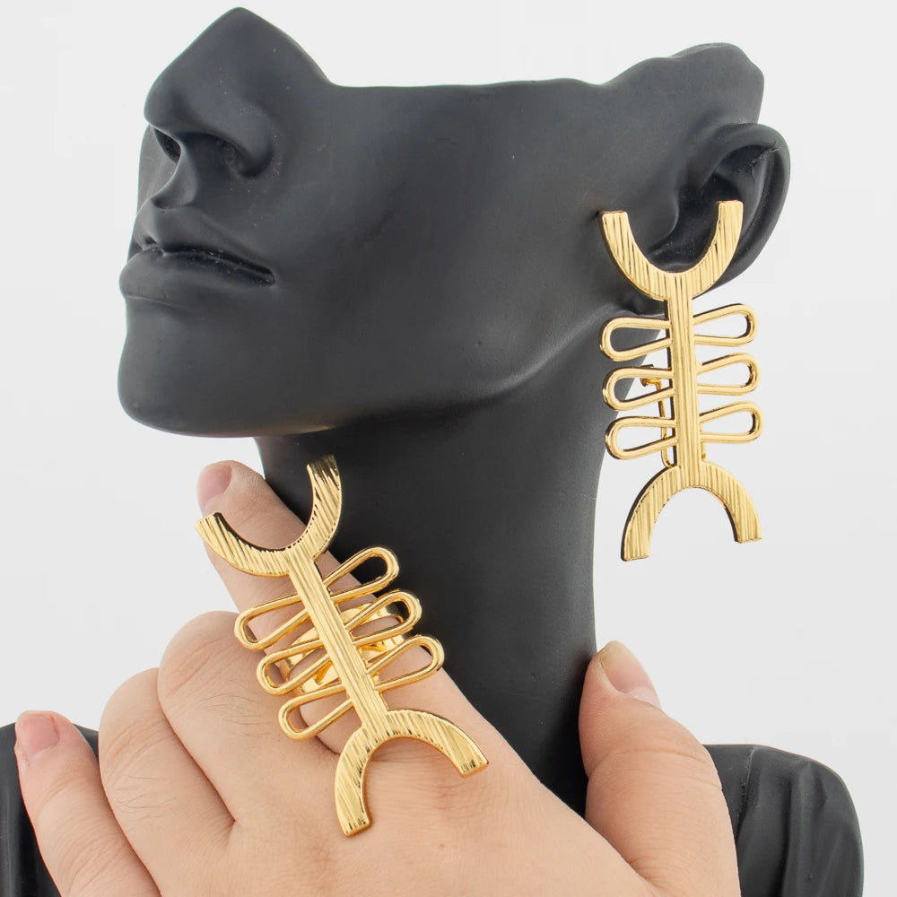 Fashion Women Jewelry Set for Party Gold Color Clip Earrings and Finger Ring 2Pcs Set Exquisite Hollow Out Earrings Ring Jewelry