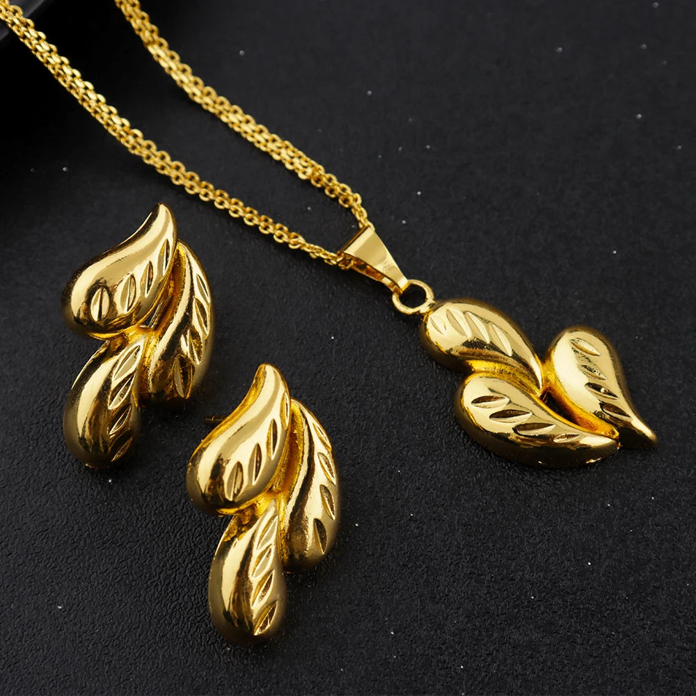 Stainless Steel Woman'Jewelry Set Heart Pendant Necklace Earrings Fashion Korean Golden Love Sets for Wedding Party Gift