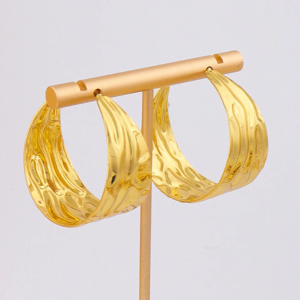 Fashion Metal Geometric Circular Hoop Earrings Classic Wrinkle Texture Design For Women C Shape Earrings Jewelry Gift