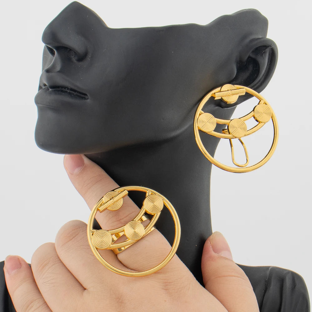 Fashion Women Jewelry Set for Party Gold Color Clip Earrings and Finger Ring 2Pcs Set Exquisite Hollow Out Earrings Ring Jewelry